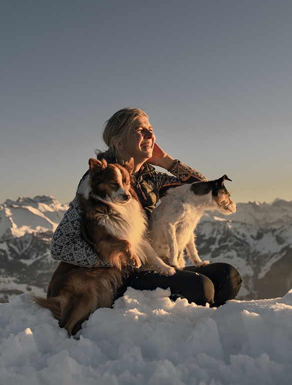 Kerstin mit Hunden, Gastgeberin Hotel Jokimaja