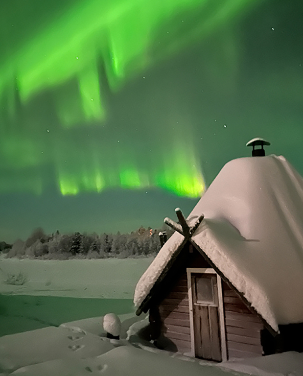 Nordlicht über der Kota von Jokimaja in Lappland